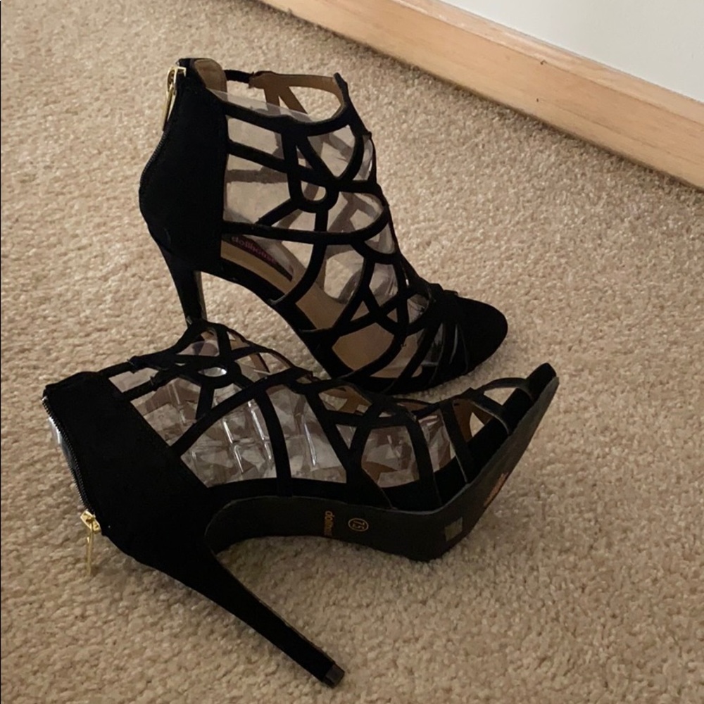 Black dress shoes